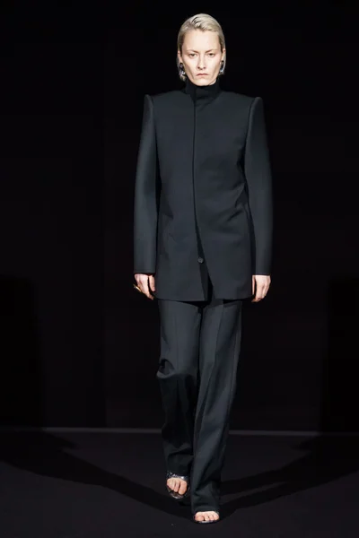 Look 3